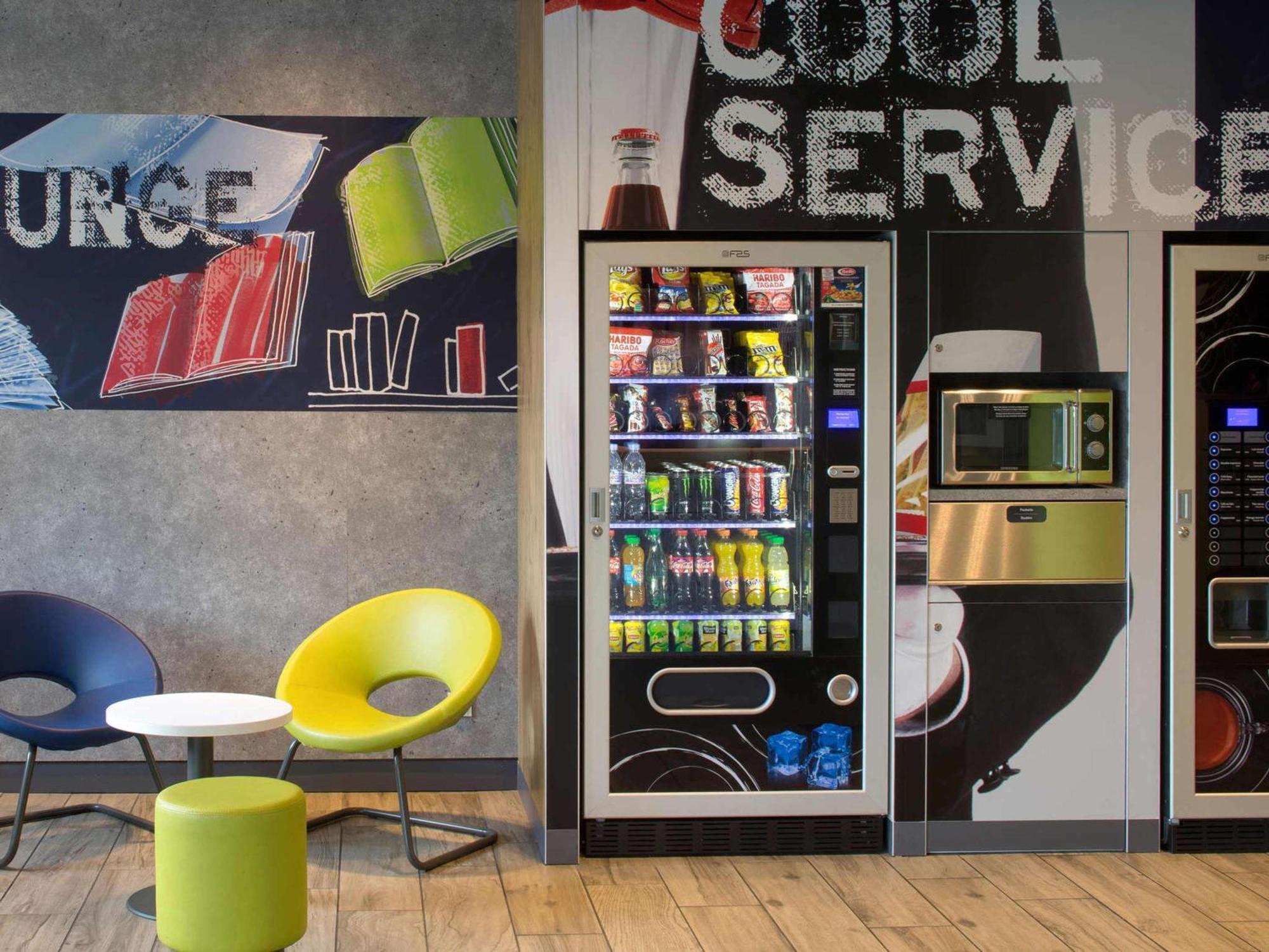 Ibis Budget Montceau Les Mines Bagian luar foto