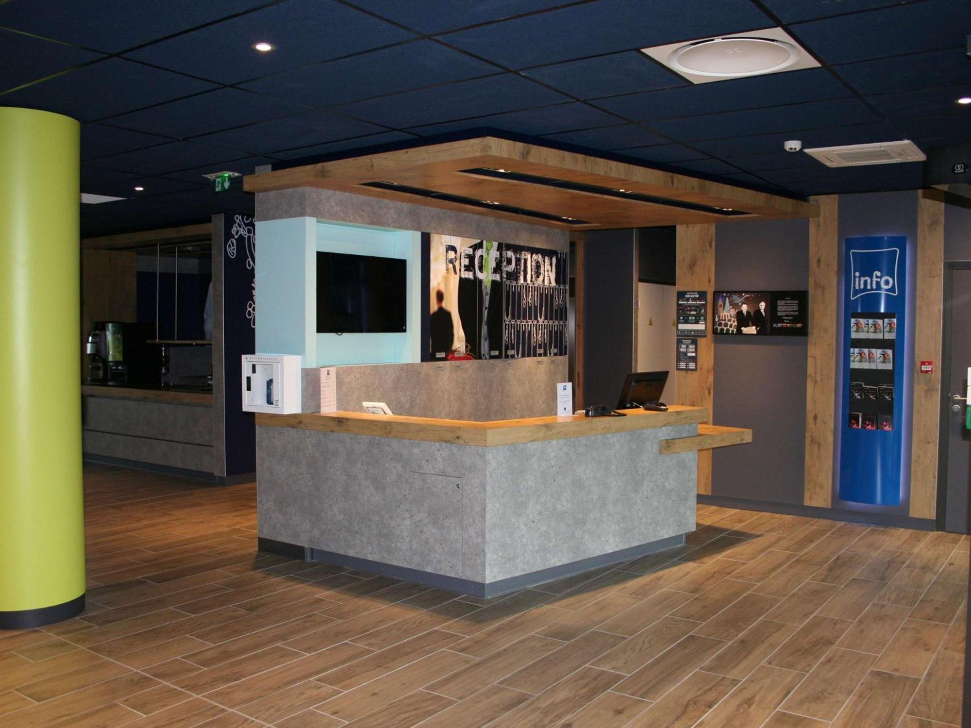 Ibis Budget Montceau Les Mines Bagian luar foto