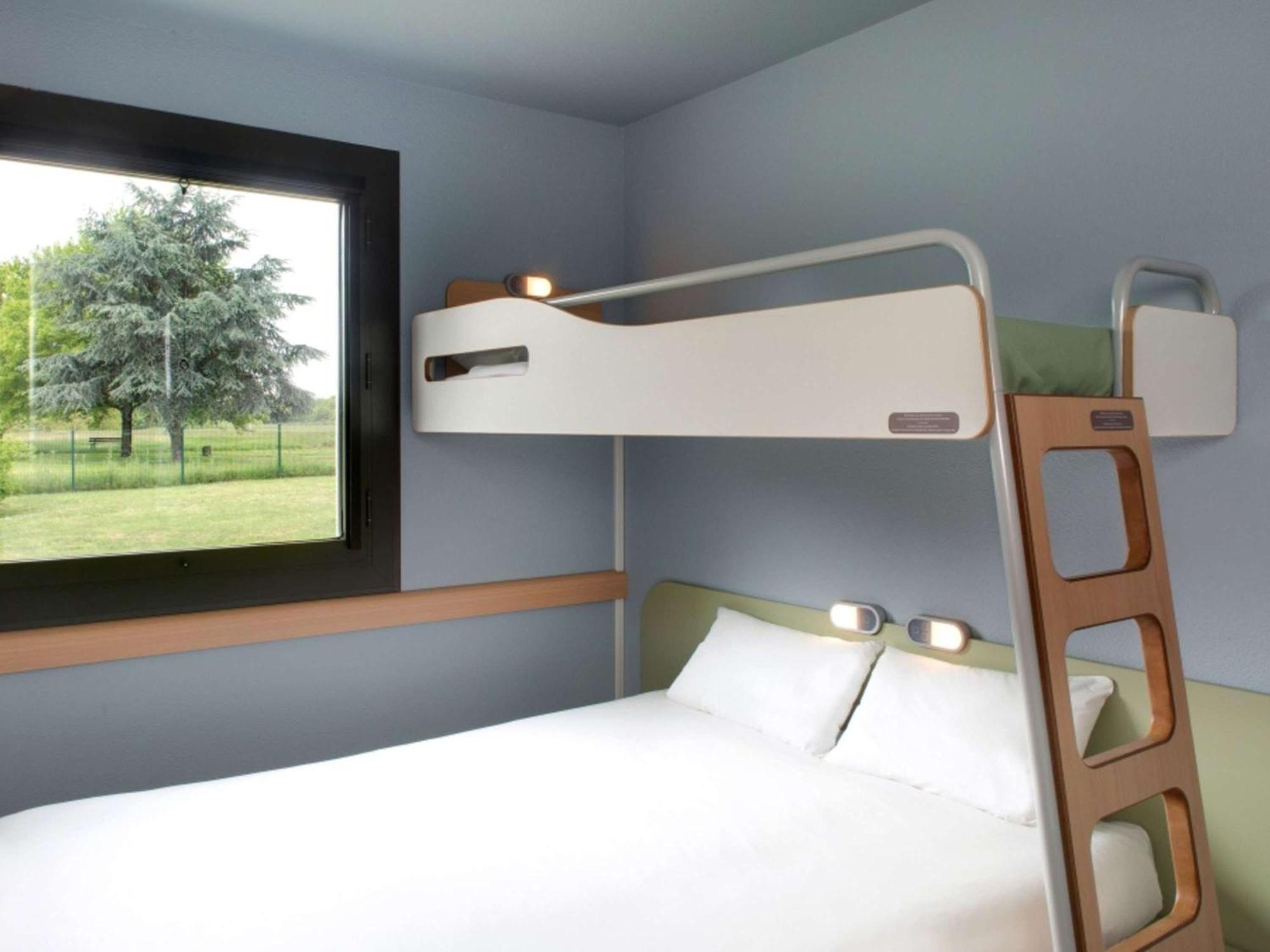 Ibis Budget Montceau Les Mines Bagian luar foto
