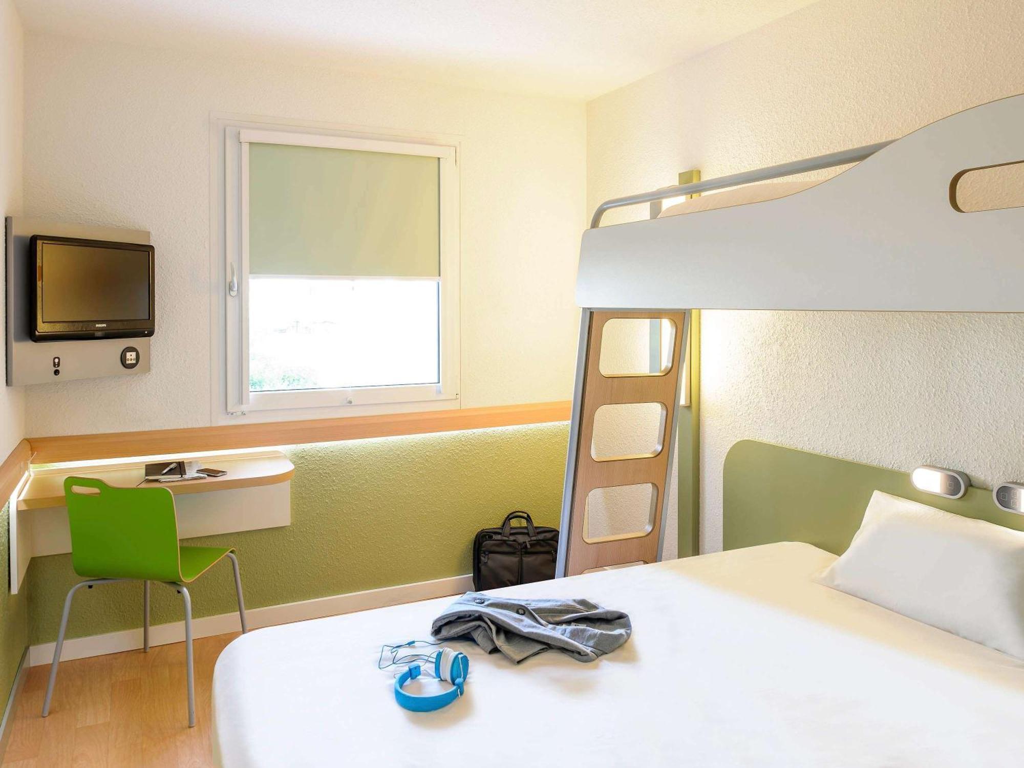 Ibis Budget Montceau Les Mines Bagian luar foto