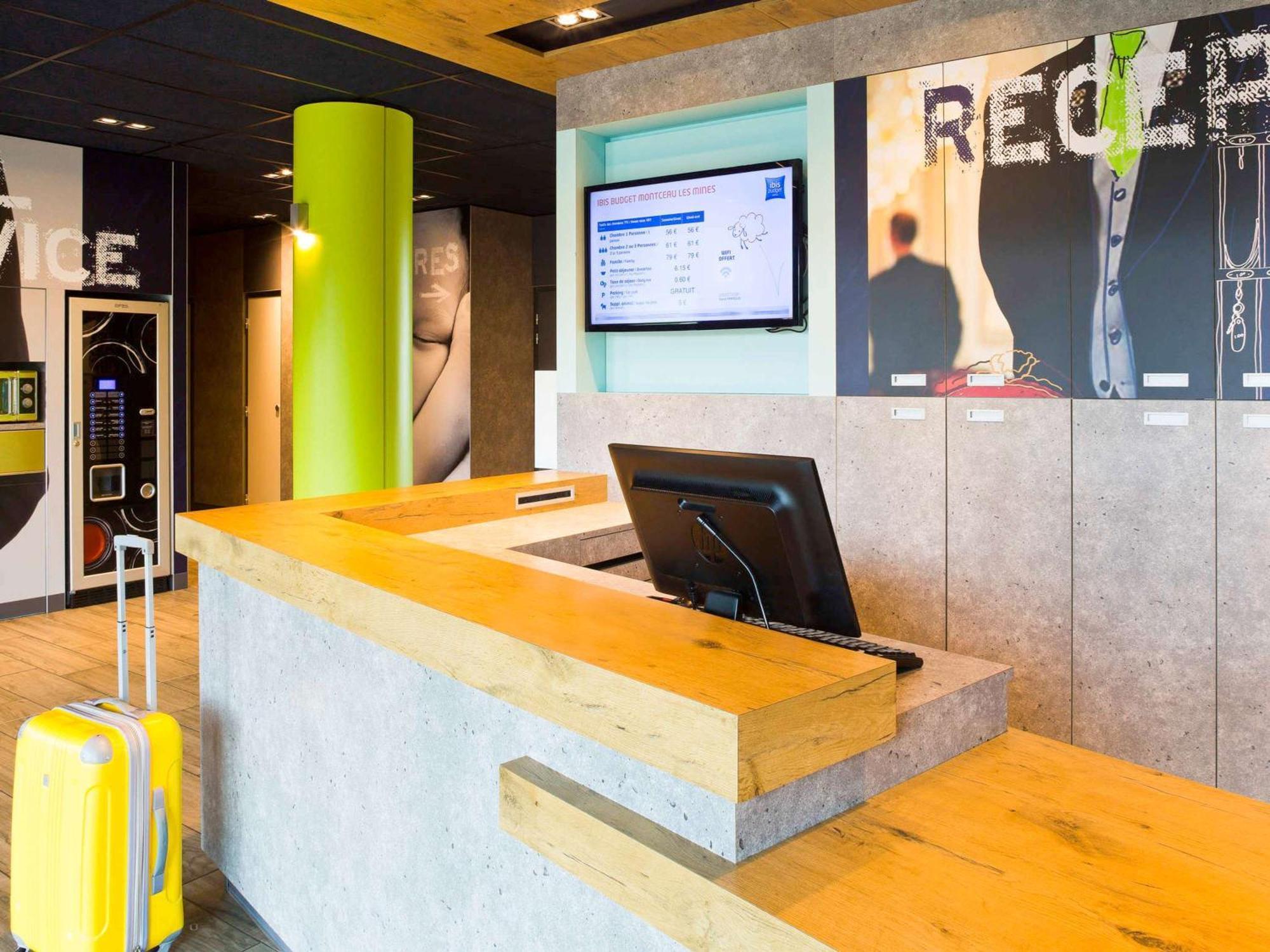 Ibis Budget Montceau Les Mines Bagian luar foto