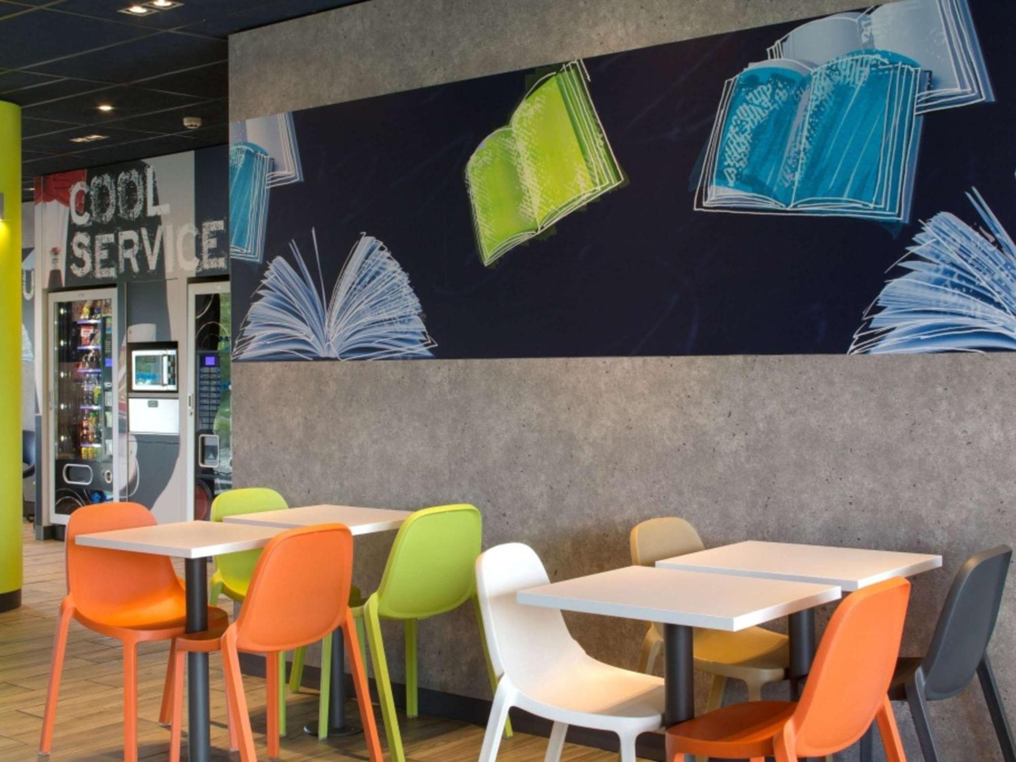 Ibis Budget Montceau Les Mines Bagian luar foto