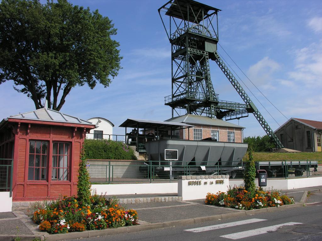 Ibis Budget Montceau Les Mines Bagian luar foto