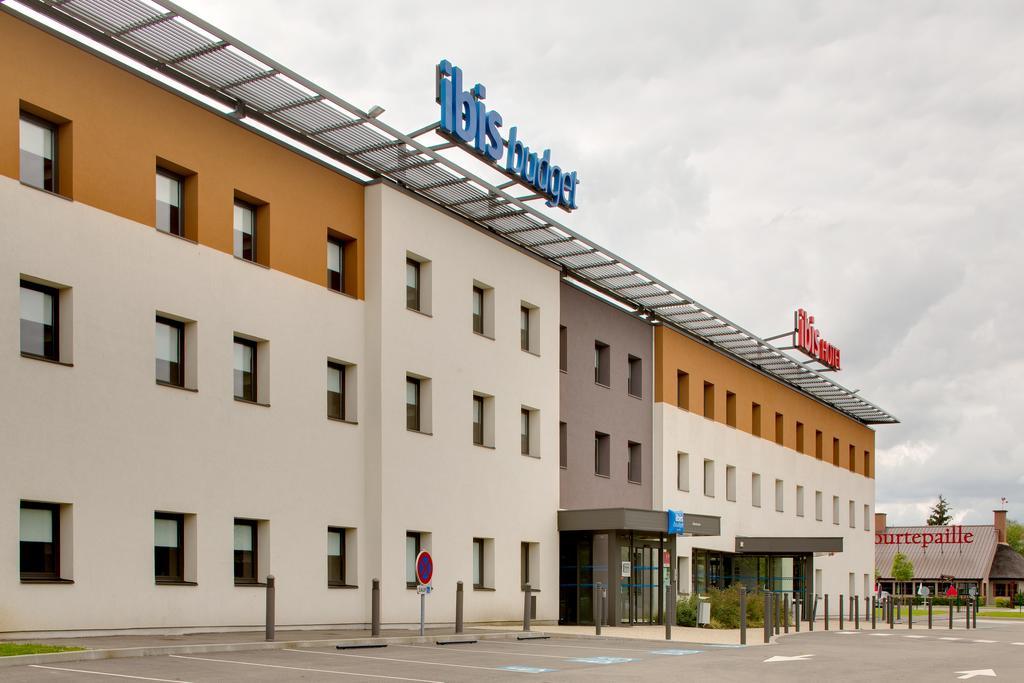 Ibis Budget Montceau Les Mines Bagian luar foto