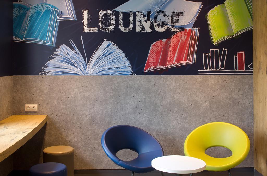 Ibis Budget Montceau Les Mines Bagian luar foto