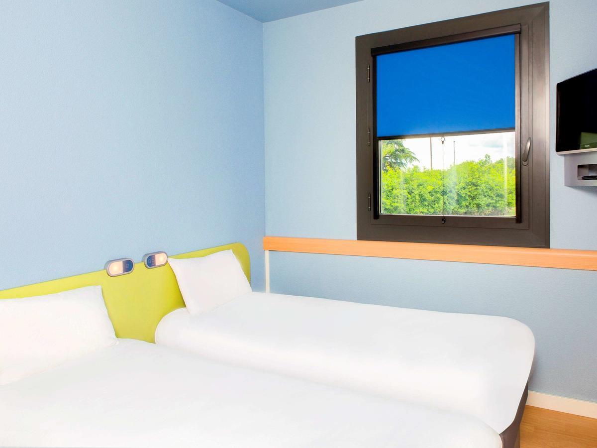 Ibis Budget Montceau Les Mines Bagian luar foto