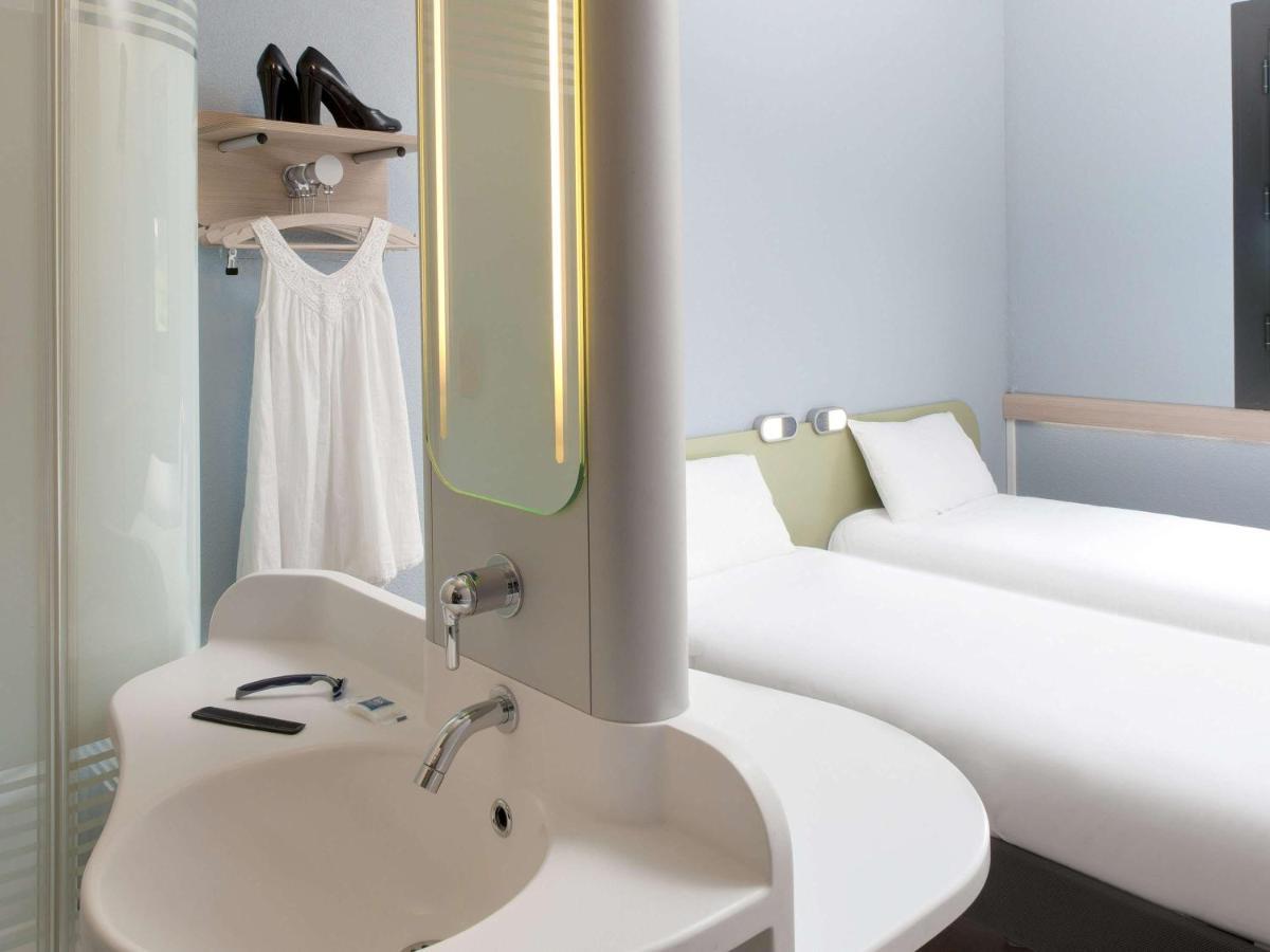 Ibis Budget Montceau Les Mines Bagian luar foto